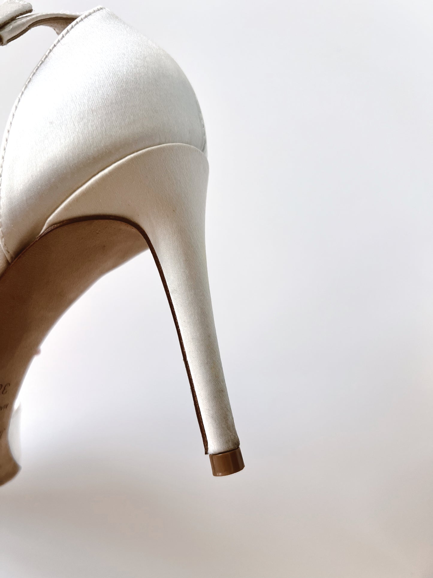 Jimmy Choo Satin Peep Toe Heel (38.5)