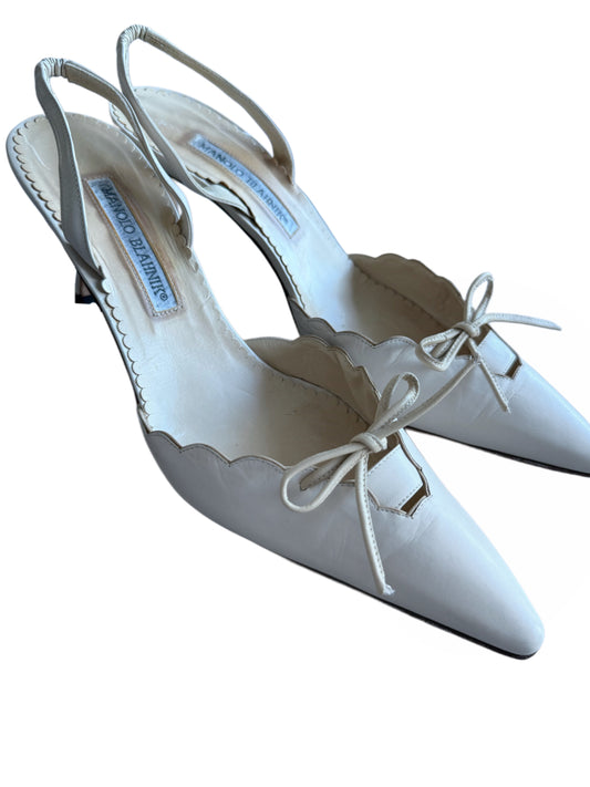 Cream Manolo Blahnik Kitten Heels (39.5 EU)