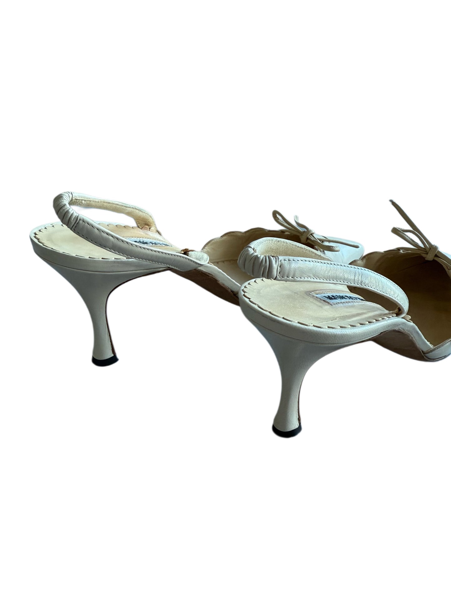 Cream Manolo Blahnik Kitten Heels (39.5 EU)